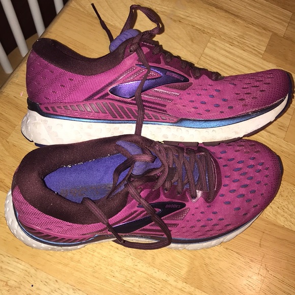 brooks tennis shoes purple